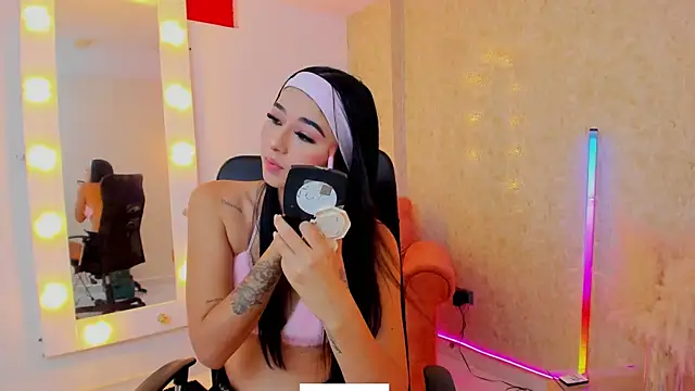 Littlee Mia online show from May 2026 11:39:02 AM