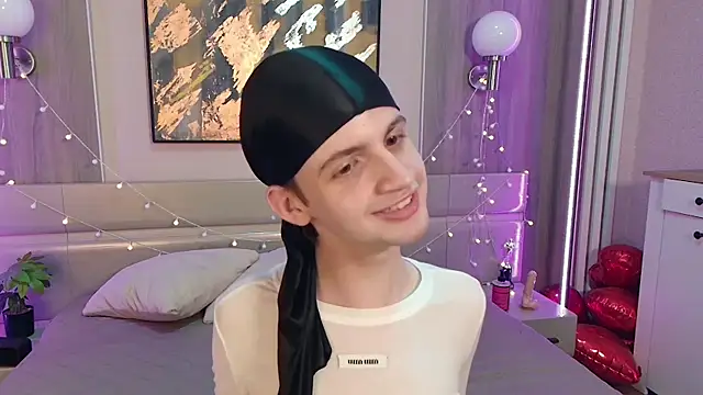 Snapshot of Bimbo_boy_ chatting on May 2026 01:50:01 PM Bimbo boy online show from May 2026 01:50:01 PM