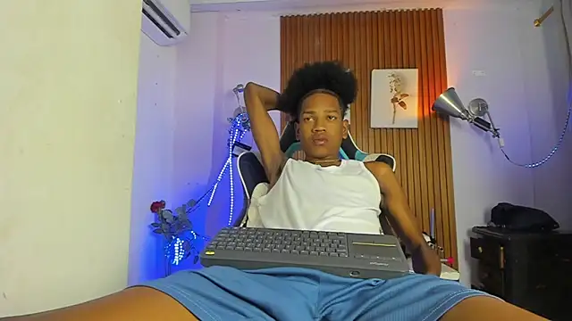 Snapshot of Afrowayuu chatting on June 2026 06:03:02 PM Afrowayuu online show from June 2026 06:03:02 PM