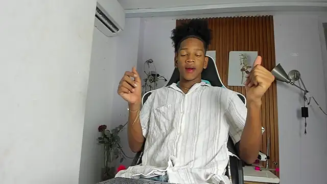 Snapshot of Afrowayuu chatting on June 2026 05:26:02 PM Afrowayuu online show from June 2026 05:26:02 PM