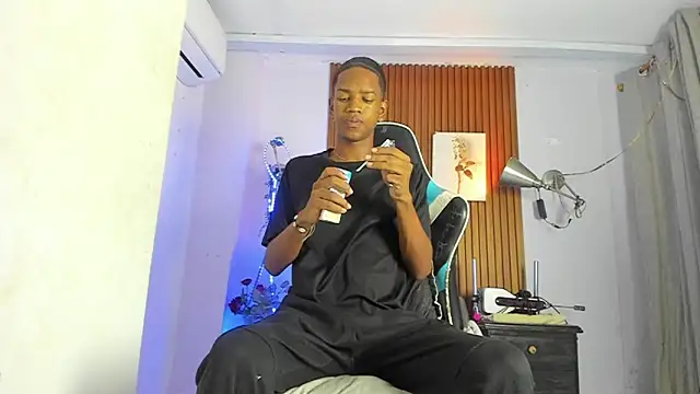 Snapshot of Afrowayuu chatting on June 2026 11:15:01 AM Afrowayuu online show from June 2026 11:15:01 AM