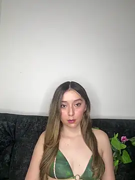 Sarisloves online show from June 2026 10:14:01 PM