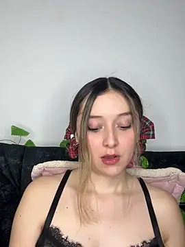 Sarisloves online show from June 2026 12:53:02 AM