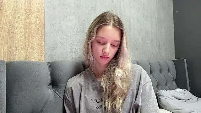 Tiffany Blom online show from May 2026 07:13:01 AM