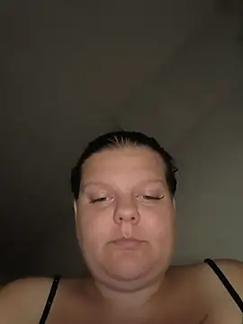 Snapshot of BadMommyyyyy chatting on July 2026 08:05:02 AM BadMommyyyyy online show from July 2026 08:05:02 AM