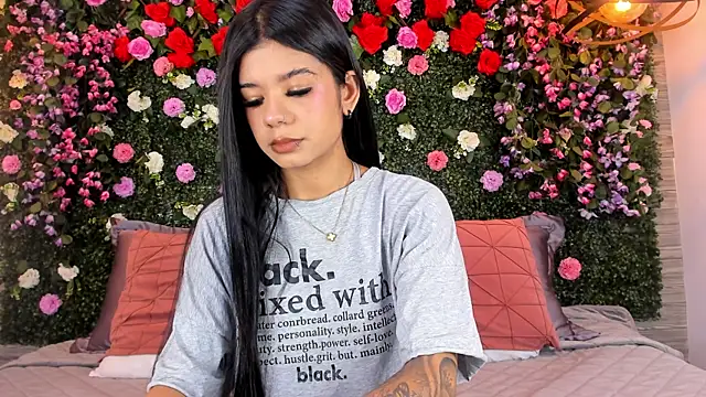 Snapshot of ViolettGracee chatting on June 2026 05:50:02 PM ViolettGracee online show from June 2026 05:50:02 PM