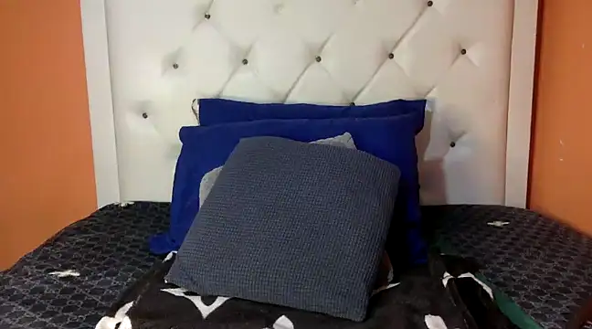 creamyamber online show from January 2025 02:06:02 AM