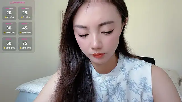 Snapshot of Lily88_ chatting on May 2026 11:58:01 PM Lily88 online show from May 2026 11:58:01 PM