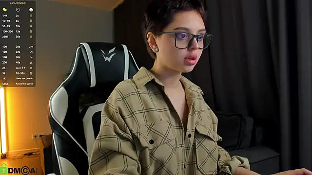Snapshot of Emmy-Brooks chatting on May 2026 09:48:02 AM Emmy-Brooks online show from May 2026 09:48:02 AM