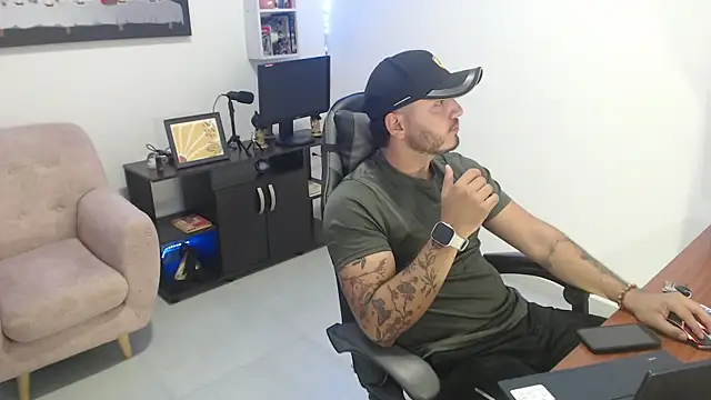 Thiago 420 online show from May 2026 11:00:01 PM