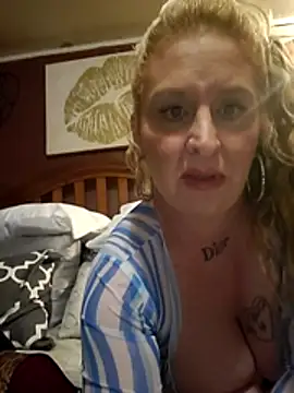 Snapshot of NutNmyGUTdaddy chatting on June 2026 09:43:02 AM NutNmyGUTdaddy online show from June 2026 09:43:02 AM