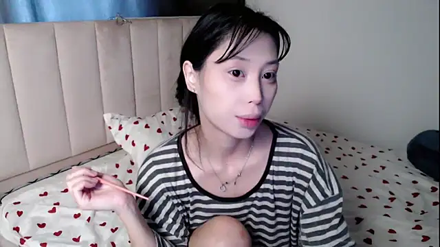 Snapshot of neverstoplovingme chatting on May 2026 01:44:02 AM neverstoplovingme online show from May 2026 01:44:02 AM
