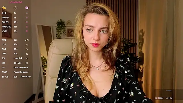 Snapshot of CherryCl0ud chatting on May 2026 02:40:01 AM CherryCl0ud online show from May 2026 02:40:01 AM