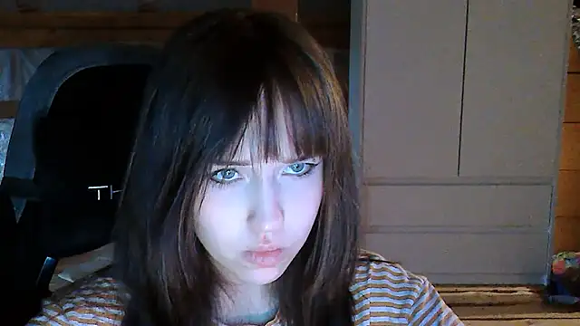 Snapshot of NoirEva chatting on May 2026 05:17:02 PM NoirEva online show from May 2026 05:17:02 PM