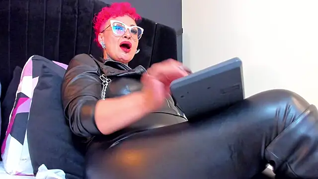 Snapshot of mistress_sandy chatting on June 2026 08:04:01 PM mistress sandy online show from June 2026 08:04:01 PM