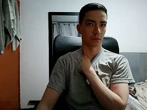 Snapshot of Dan_Hottie chatting on May 2026 02:40:02 AM Dan Hottie online show from May 2026 02:40:02 AM