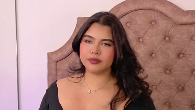 Snapshot of SophiaCollinss chatting on May 2026 08:57:02 PM SophiaCollinss online show from May 2026 08:57:02 PM