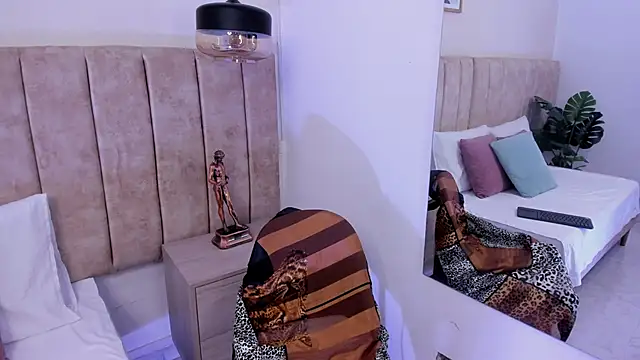Snapshot of DinahCarter chatting on June 2026 12:41:02 PM DinahCarter online show from June 2026 12:41:02 PM