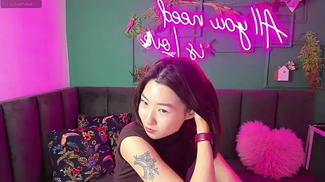 Snapshot of Runi_Asian chatting on June 2026 01:21:01 AM Runi Asian online show from June 2026 01:21:01 AM