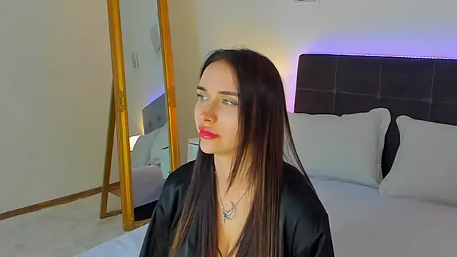 Snapshot of KellyWhites chatting on May 2026 05:27:02 AM KellyWhites online show from May 2026 05:27:02 AM