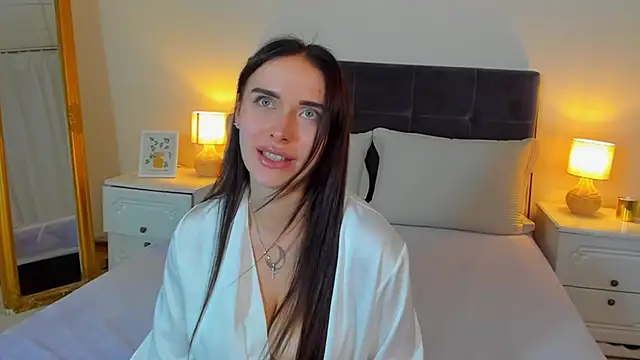 Snapshot of KellyWhites chatting on June 2026 05:32:02 AM KellyWhites online show from June 2026 05:32:02 AM