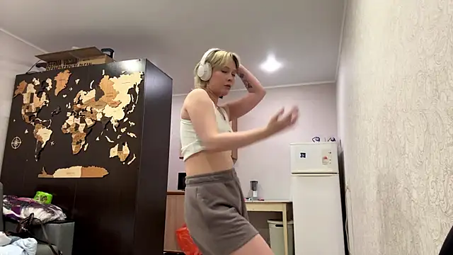Snapshot of CuteLilit chatting on June 2026 06:33:02 PM CuteLilit online show from June 2026 06:33:02 PM