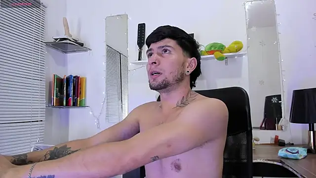 Snapshot of StefanoBigCock chatting on May 2026 06:34:02 PM StefanoBigCock online show from May 2026 06:34:02 PM