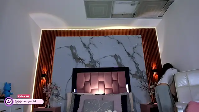 Cherryblossom18  online show from May 2026 08:25:02 PM