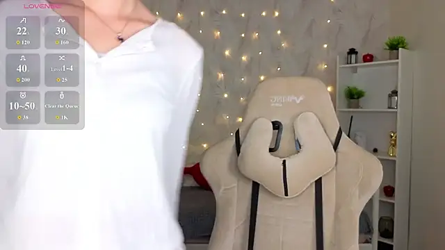 Snapshot of Kira__Fluffy chatting on July 2026 12:04:02 AM Kira Fluffy online show from July 2026 12:04:02 AM