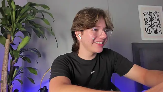 LucasMoraless online show from May 2026 03:09:02 PM