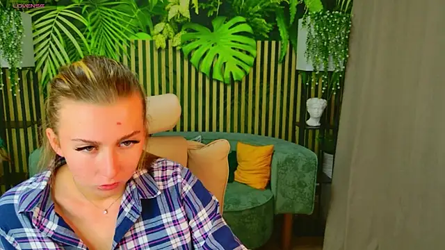 AliciaColon online show from May 2026 01:51:02 PM