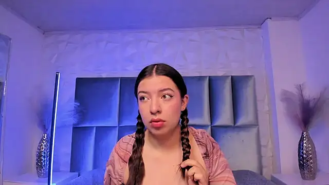 Snapshot of Sara_Deen chatting on May 2026 12:02:01 PM Sara Deen online show from May 2026 12:02:01 PM