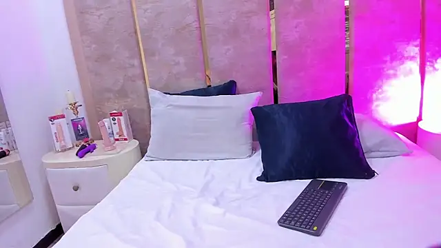MaiaLopez online show from July 2026 08:11:02 PM