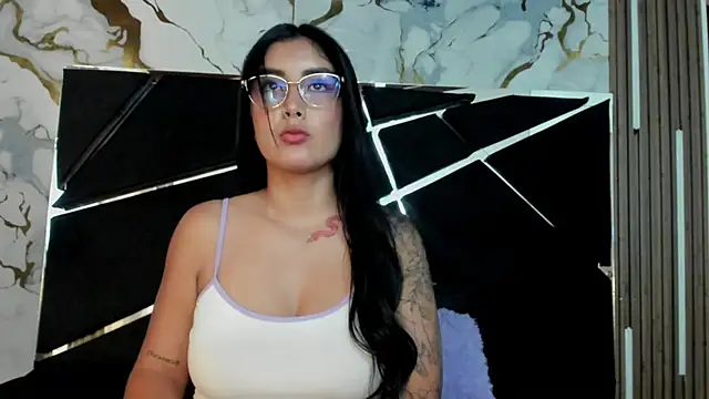 Snapshot of Alaia_22 chatting on May 2026 09:34:01 PM Alaia 22 online show from May 2026 09:34:01 PM