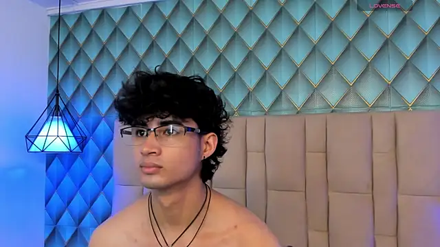 Snapshot of Sofia-Ethan chatting on May 2026 01:15:02 PM Sofia-Ethan online show from May 2026 01:15:02 PM