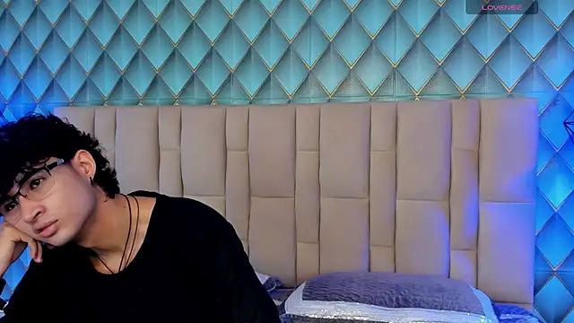 Snapshot of Sofia-Ethan chatting on May 2026 06:25:02 PM Sofia-Ethan online show from May 2026 06:25:02 PM