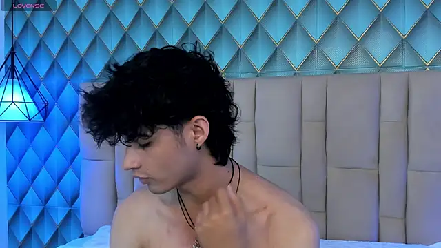 Snapshot of Sofia-Ethan chatting on May 2026 06:16:02 PM Sofia-Ethan online show from May 2026 06:16:02 PM