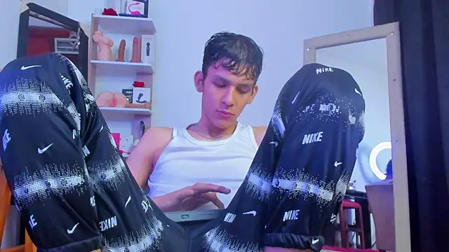 Snapshot of my_temptation_Dante_hot chatting on June 2026 06:58:02 PM my temptation Dante hot online show from June 2026 06:58:02 PM