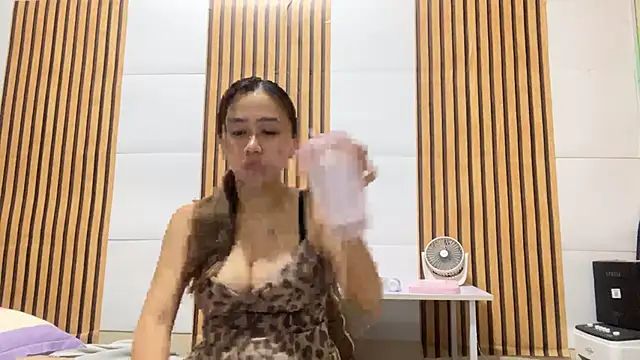 Snapshot of GiselleRina chatting on May 2026 01:08:01 PM GiselleRina online show from May 2026 01:08:01 PM