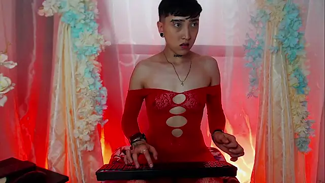 Snapshot of MAXYM_LUXE_ chatting on June 2026 08:32:02 PM MAXYM LUXE online show from June 2026 08:32:02 PM