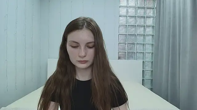 Snapshot of Shyly__Lisa chatting on June 2026 01:36:02 AM Shyly Lisa online show from June 2026 01:36:02 AM