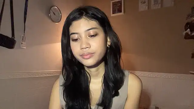 Snapshot of AllisonLundrigan chatting on May 2026 12:22:02 PM AllisonLundrigan online show from May 2026 12:22:02 PM