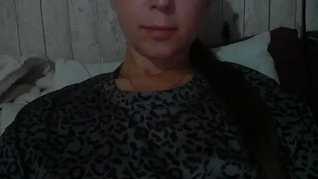Snapshot of Bella--White chatting on May 2026 04:05:02 PM Bella--White online show from May 2026 04:05:02 PM