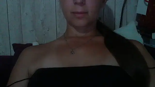 Snapshot of Bella--White chatting on June 2026 03:26:02 PM Bella--White online show from June 2026 03:26:02 PM