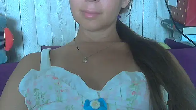 Snapshot of Bella--White chatting on June 2026 07:13:02 AM Bella--White online show from June 2026 07:13:02 AM