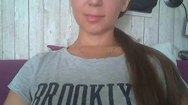 Snapshot of Bella--White chatting on July 2026 06:20:02 AM Bella--White online show from July 2026 06:20:02 AM