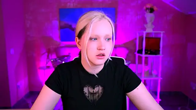 ViolettWoods online show from June 2026 06:12:02 AM