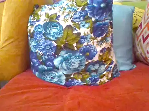 Snapshot of CreampyQueen1 chatting on June 2026 08:06:01 AM CreampyQueen1 online show from June 2026 08:06:01 AM