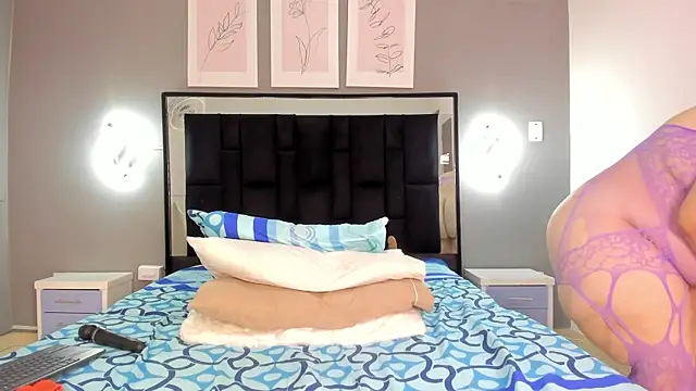 zoe curvyy online show from June 2026 12:20:01 PM