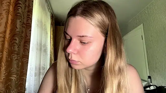 Snapshot of HoneysPiee chatting on May 2026 09:07:01 AM HoneysPiee online show from May 2026 09:07:01 AM